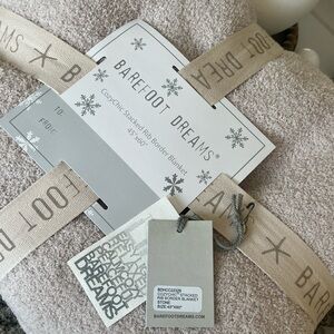 Barefoot Dreams Stacked Rib Border Blanket